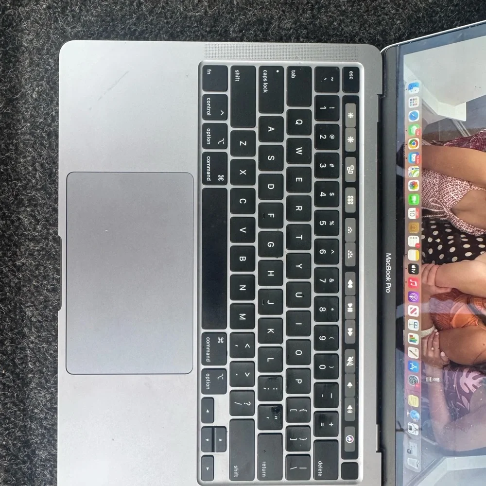 Apple MacBook Pro - Sleek Gray Finish